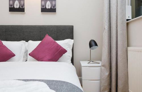 1BR Walk to Tower Bridge & Aldgate Station - Photo 5
