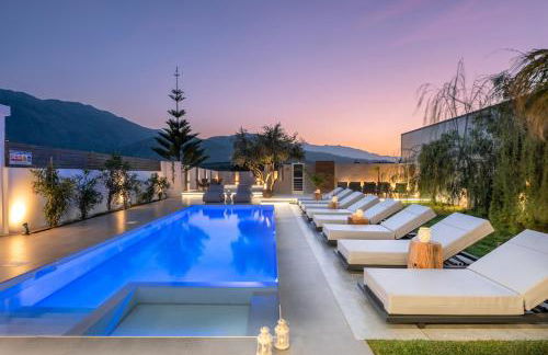 Hypnosis Beachside Villa with Private Heated Pool - Photo 2