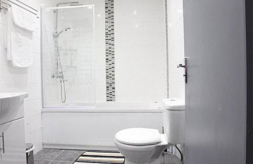 Lewis Apartment in the Heart of the Northern Quarter sleeps up to 12 - Photo 7