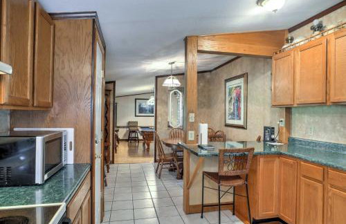 Ooltewah Cabin with Grill, Pool Table and Porch! - Foto 13