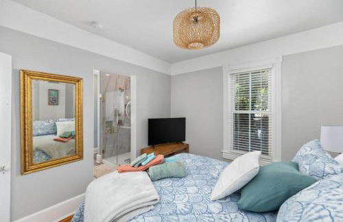 The Lyellton House: Water View, Steps from Beach - Foto 43