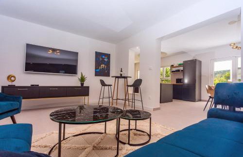 VILLA ALMIC with heated pool, 5 bedrooms, Gaming room, a multi-use playground court - Photo 18