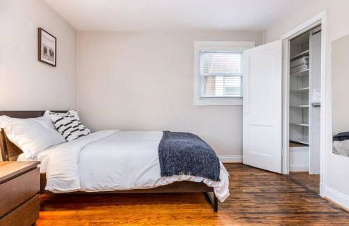 Gorgeous Home 10 min to DC by CozySuites - Foto 6