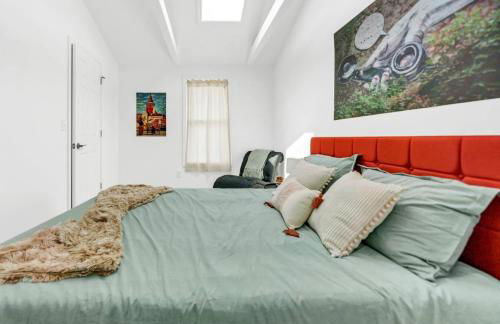 Stylish And Roomy Full House Dtwn - Photo 42