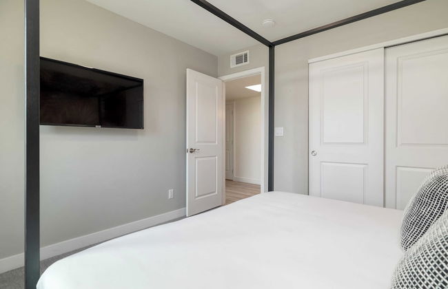 Backyard Pool, Puttinggreen, Playground Modern 5bdr White Agate by Avantstay - Foto 28