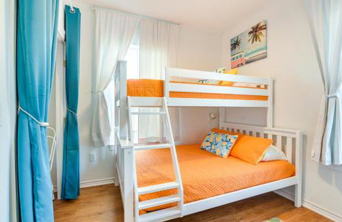 Walk to Beach Family Home with Patio in Galveston - Foto 18