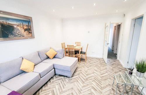 Lovely & modern 2-Bedroom Flat above shop in Tonteg - Foto 12