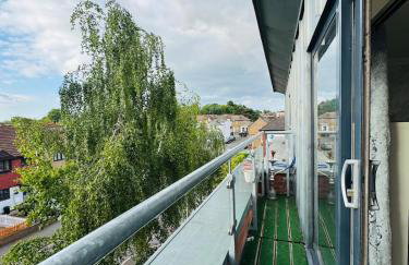 Charming 2 Bedroom Flat with Urban Views - Foto 13