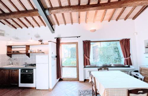 Serene Tuscan Retreat With Breathtaking Views - Photo 26