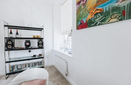 Grade II Mill Townhouse in Leeds with Free Parking which Sleeps 6 - Photo 40