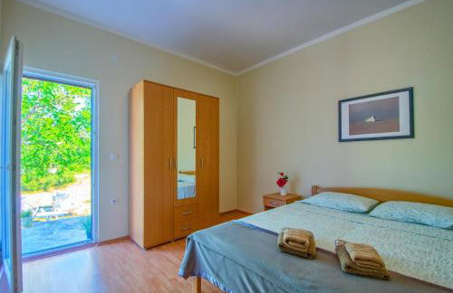 RENATOEMILIA spacious apartment with courtyard - Photo 11