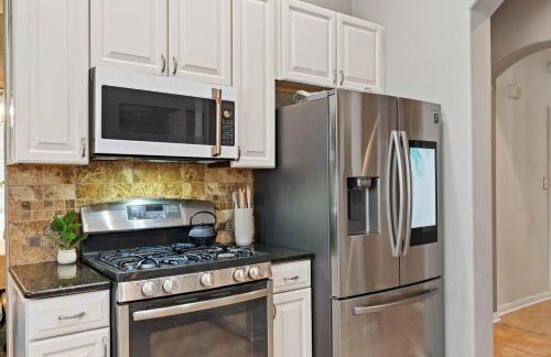 Modern 4BR Home w WiFi by Dell Diamond - Photo 5