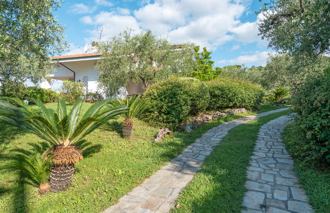 8 bedroom House in Diano Castello with private pool and garden - Photo 28