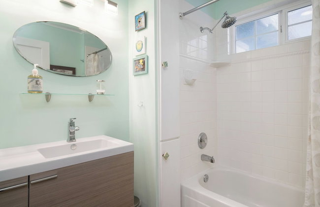 Beach Pines Bungalow by Avantstay Classic Cottage Steps to the Beach w/ Private Yard - Foto 60