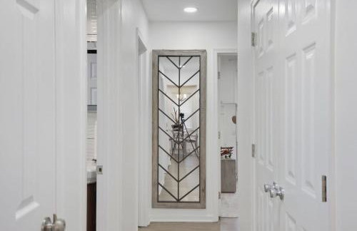 Stylish Hot Tub Retreat with Ping Pong home - Foto 43