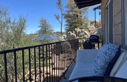 Eagles Nest Casita Luxury king memory foam bed feather pillows & duvet Amazing views, private balcony, Great location & Dog friendly - Foto 15