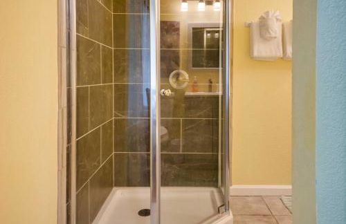 Soothing Studio with Lush Views 2 Mi to Beach! - Foto 18