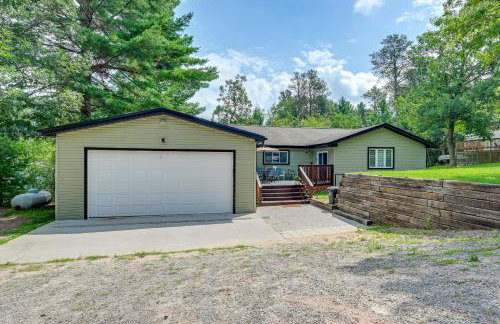 Private Hot Tub, Deck! Group Getaway in Friendship - Foto 25