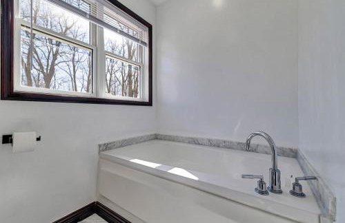 Home in Bushkill Saw Creek Poconos area - Photo 3