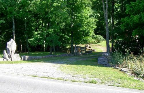 Cozy Backstage Tiny House Near Old Hickory Lake – Pet-Friendly, Private Deck, Breakfast Included - Photo 18