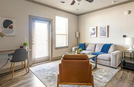 Landing Amazing 1BD Courtyard Pool - Photo 5