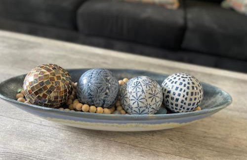 Centrally-Located 1BR Suite with Resort Pool View - Foto 4