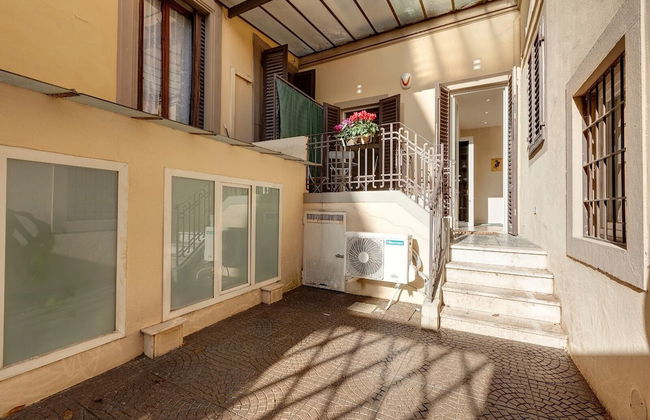 Central Berchet With Terrace and Private Entrance - Photo 22