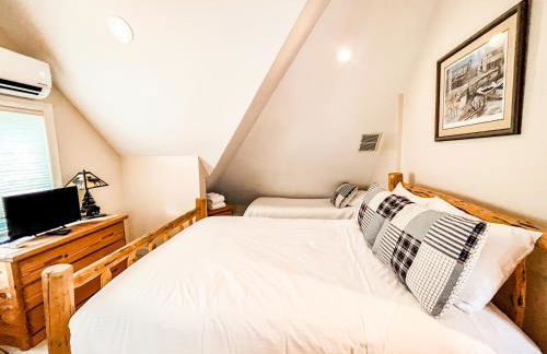 Lakefront Home Near Wisp with Great Location Dock Slip Hot Tub - Foto 19