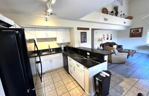 Bright and Spacious 2 Story Condo - Foto 8