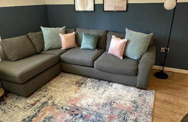 Lakeside apartment with FREE parking / M25 - Photo 5