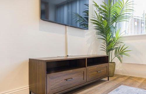 Stylish 2BR 2BA Flat in Gravesend Sleeps 4 - Foto 4