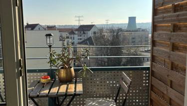 Zentrales, modernes Apartment mit Balkon, Küche & Garage - Foto 4