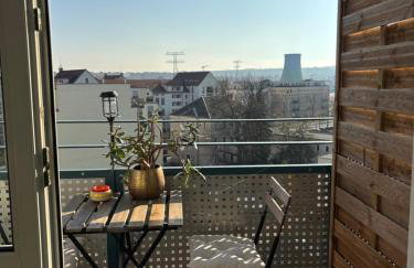Zentrales, modernes Apartment mit Balkon, Küche & Garage - Foto 4