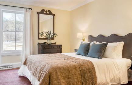 Historic & Secluded Estate on the Hudson River w/ Pool Sleeps 24 River House by Avantstay - Foto 81