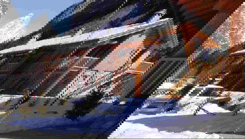 Apartment in Antey With Stunning Mountain Views - Photo 1