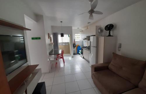 APTO PERTINHO DA PRAIA Internet 500mb e 3 Tvs 2 Quartos TV a cabo Estacionamento Tudo Perto - Foto 2