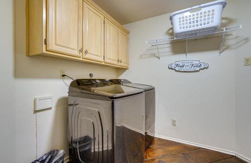 Spacious San Antonio Home with Patio and Grill! - Foto 25