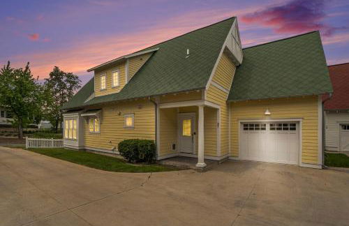 Lake Effect 3BR Home Steps to Everything 27 - Foto 102