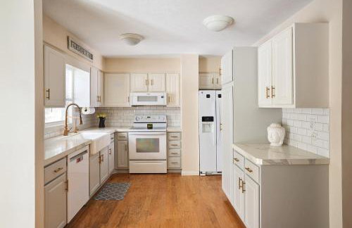 Quiet Guest Space with Hot Tub, Laundry, and Gym - Foto 10