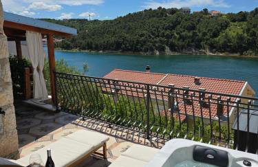 Apartments Mali Dvor Novigrad - Photo 2