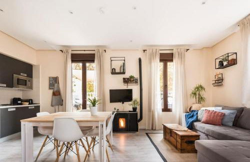 Ático con terraza, parking y chimenea junto a Universidad - Foto 1