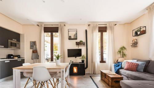 Ático con terraza, parking y chimenea junto a Universidad - Foto 1