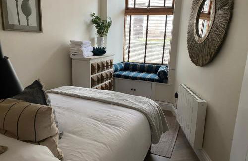 Ridley's Place modern one-bedroom seaside apartment - Photo 17