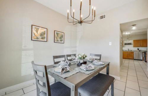 Melody Home near Grapevine DFW Airport w backyard - Foto 17