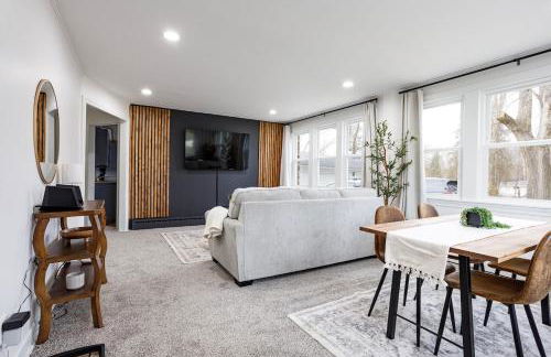 King Size Bed, Near Hwy, Work Desk, Close Parking - Foto 7