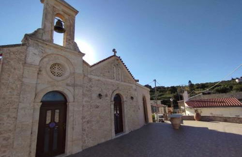 Istamos apartment - Photo 16