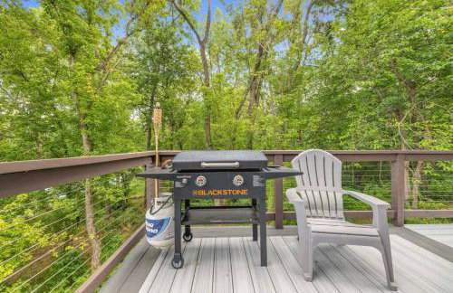 Riverside Oasis with Stunning Views, Cozy Firepit! - Photo 17