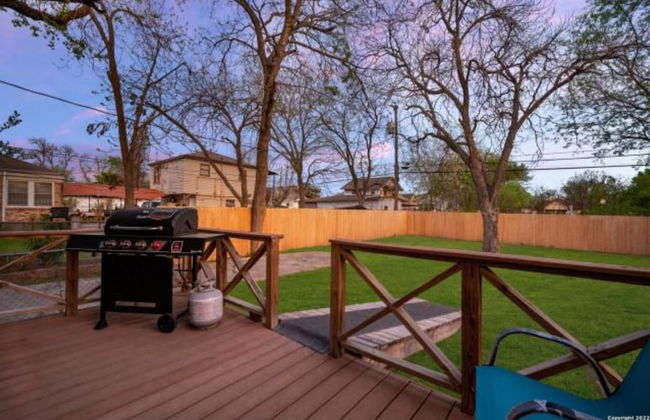 Experience Serenity in a 4BR 3BA Downtown Home - Foto 24