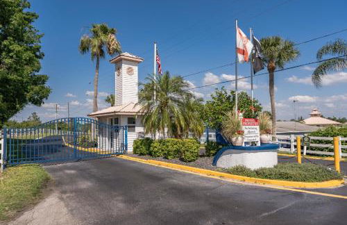 Lake Placid Home Boat Parking and Clubhouse Access by RedAwning - Foto 42