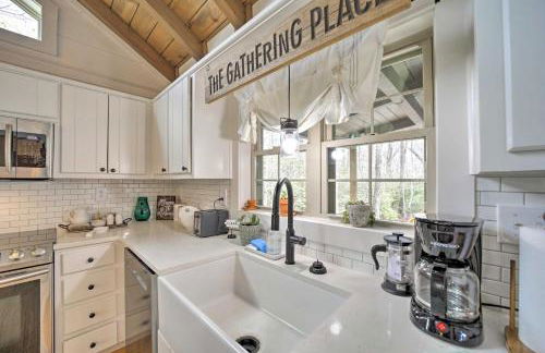 Ideal for Families! Lake Toxaway Getaway with Deck - Foto 13